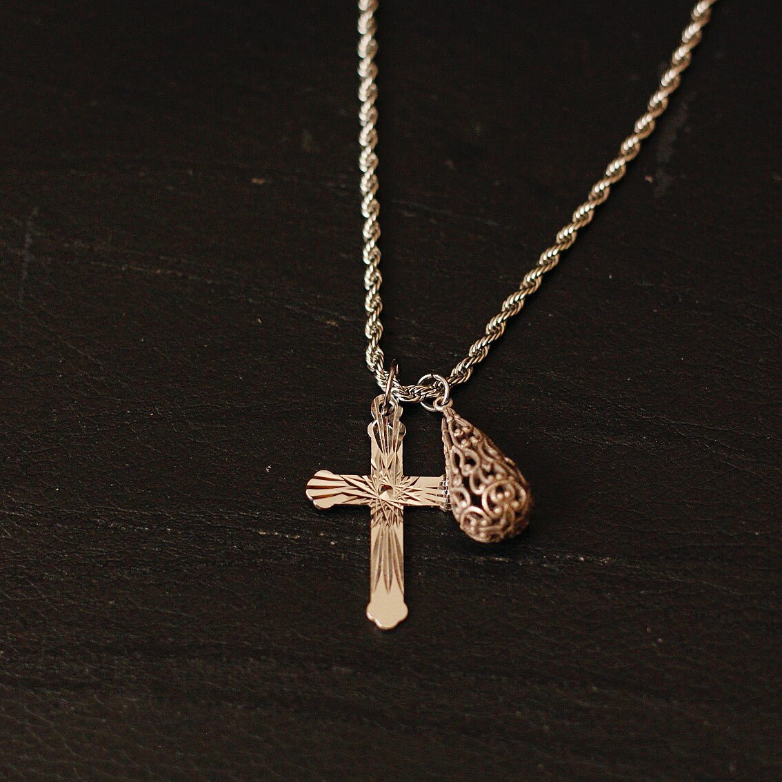 Titanium Steel Filigree Cross & Four - Leaf Clover Necklace | Vintage Lucky Jewelry - Doraflora