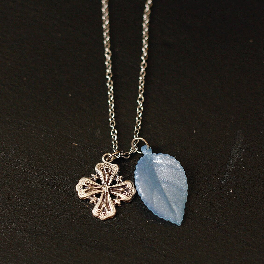 Vintage Silver Cross & Blue Leaf Pendant Necklace | Old Money Aesthetic Jewelry - Doraflora